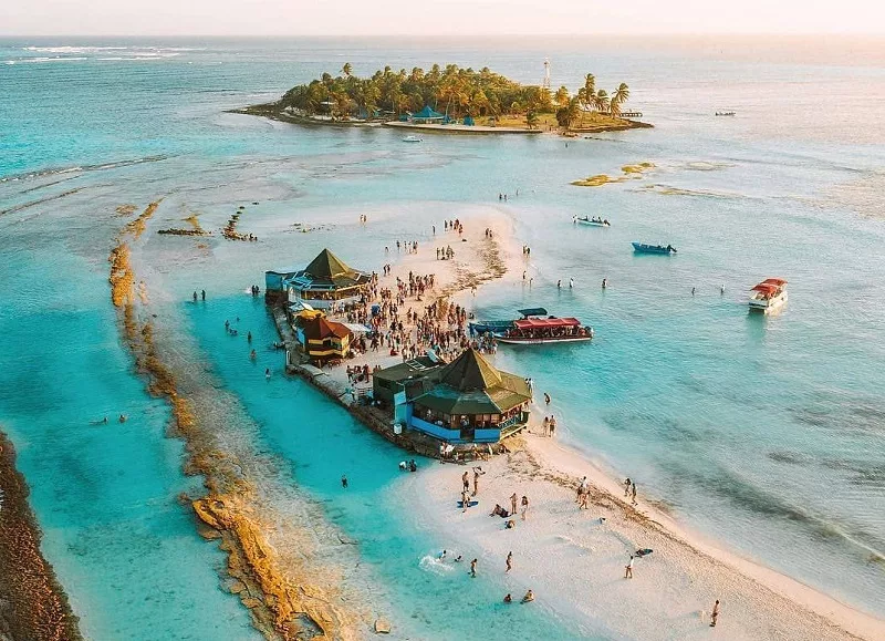 Passeio de barco pelo Cayo do Aquarium, próximo a Johnny Cay